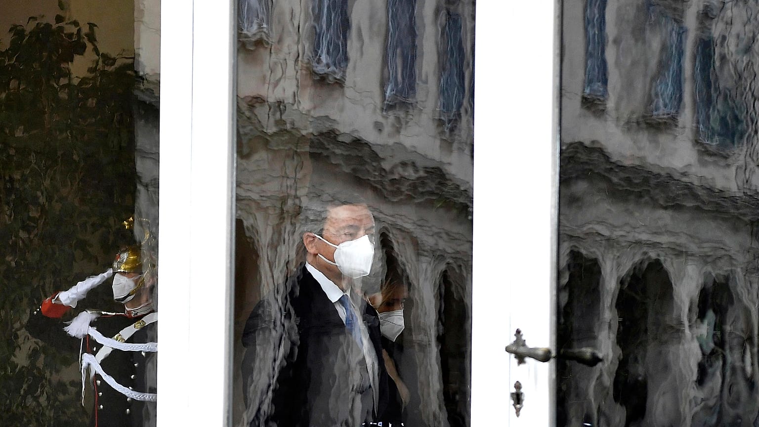 Ξεκίνησε συζητήσεις για σχηματισμό κυβέρνησης ο Ντράγκι