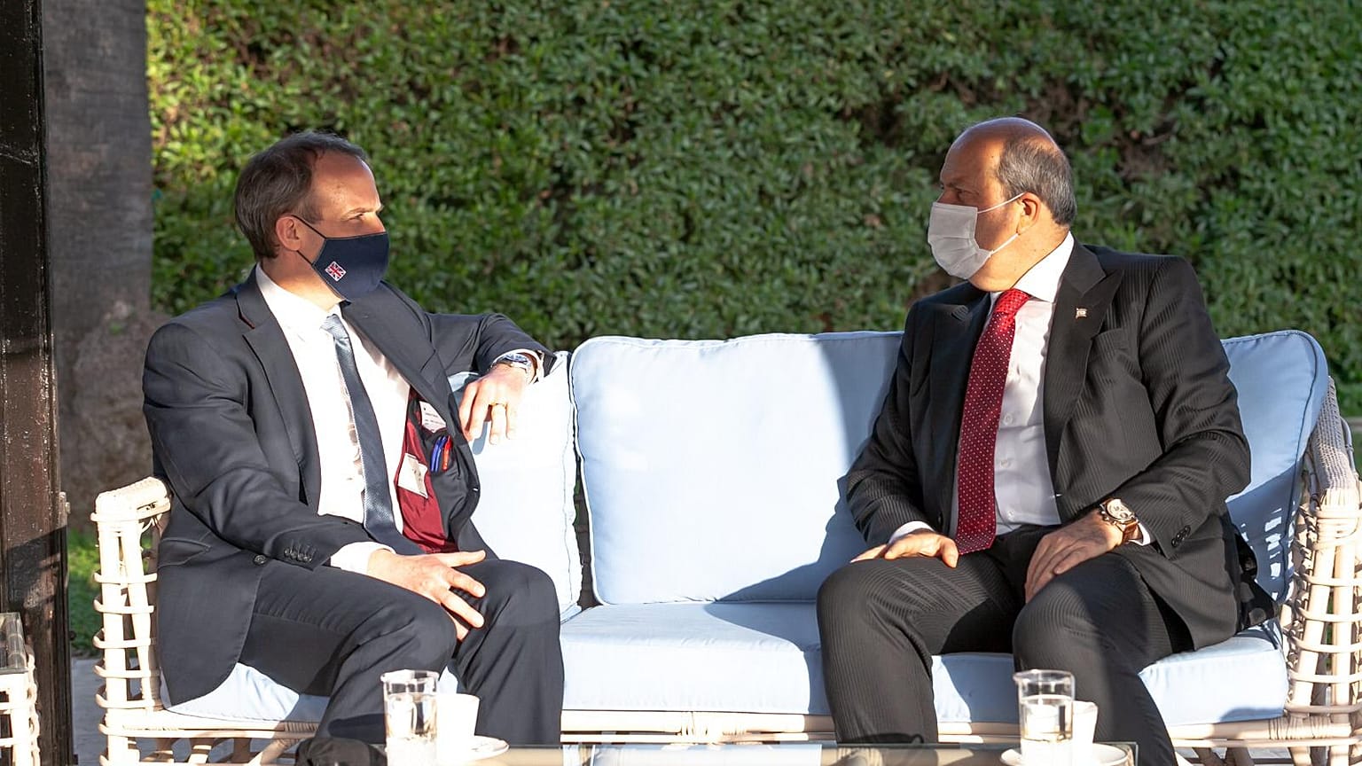 Συνάντηση του κατοχικού ηγέτη Τατάρ με τον Βρετανό ΥΠΕΞ στην κατεχόμενη Λευκωσία