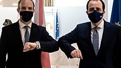 Raab Kıbrıs ziyareti sırasında Rum Yönetimi Dışişleri bakanı  Nicos Christodoulides ile de görüştü