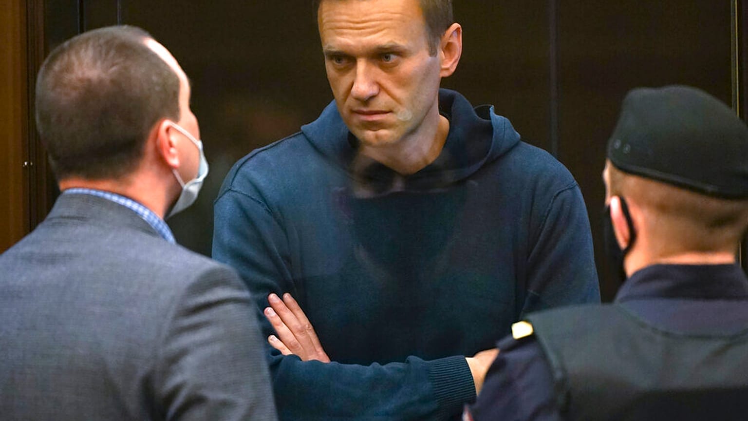 Opposition leader Alexei Navalny talks to one of his lawyers, left, before being sentenced to 3.5 years in prison