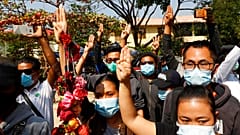  Mit Symbolen gegen den Putsch: Protest in Myanmar nimmt zu