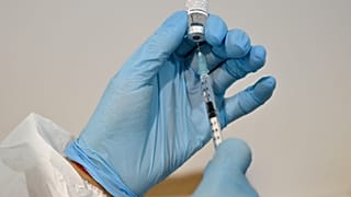 جرعة لقاح سبوتنيك في الروسي