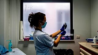 Вакцина AstraZeneca поступила в Италию, Францию и Испанию