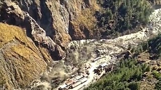 Hindistan'ın Himalaya Dağında buz kütlesi koptu