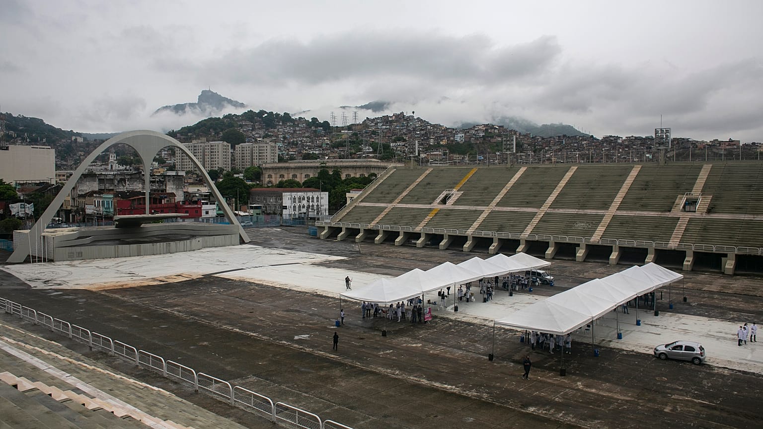 Vacunarse en el Sambódromo y sin bajarse del cóche