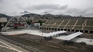 Vacunarse en el Sambódromo y sin bajarse del cóche