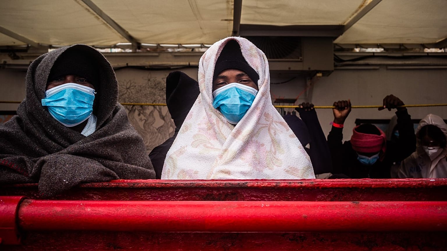 I migranti a bordo della Ocean Viking