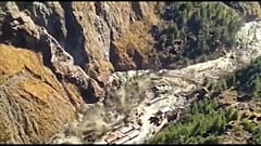 Colapso de glaciar nos Himalaias destruiu provocou enxurrada de água e lama