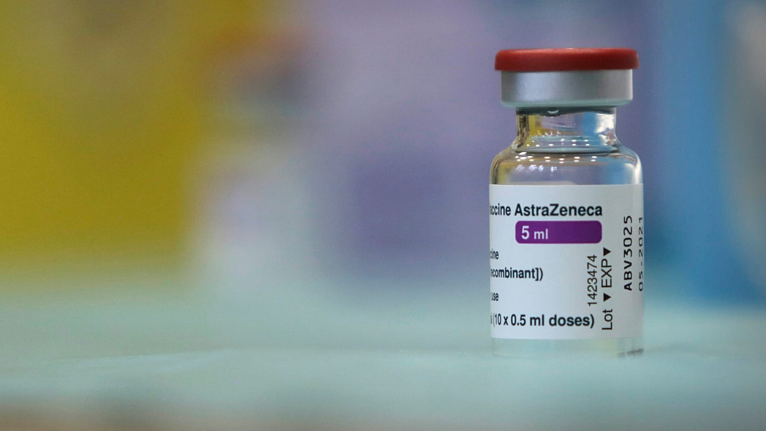 Covid-19 tra proteste e lo spettro del nazionalismo dei vaccini. L'Europa punta su AstraZeneca
