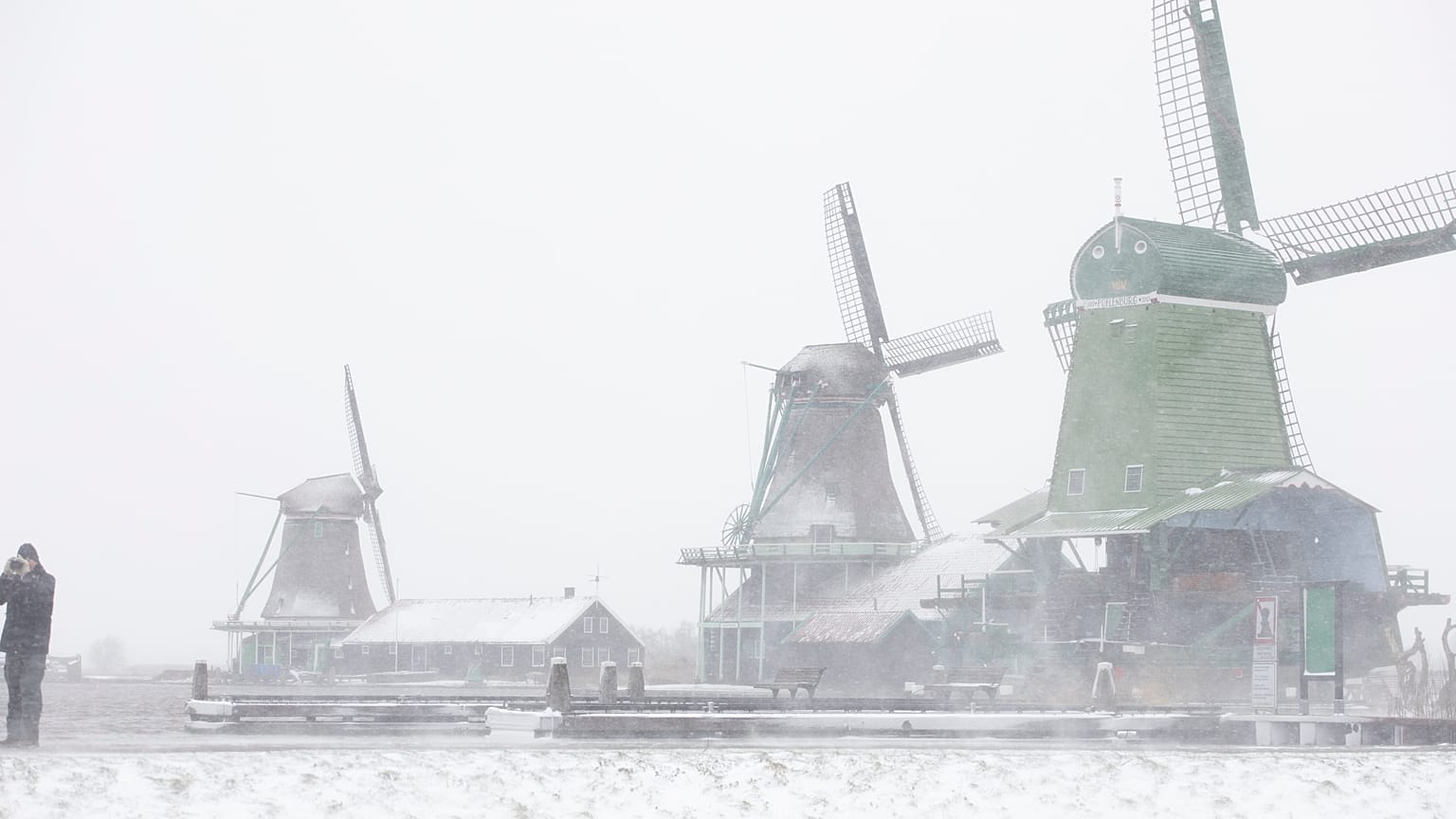 Royaume-Uni, Allemagne et Pays-Bas glaçés par la tempête "Darcy" 