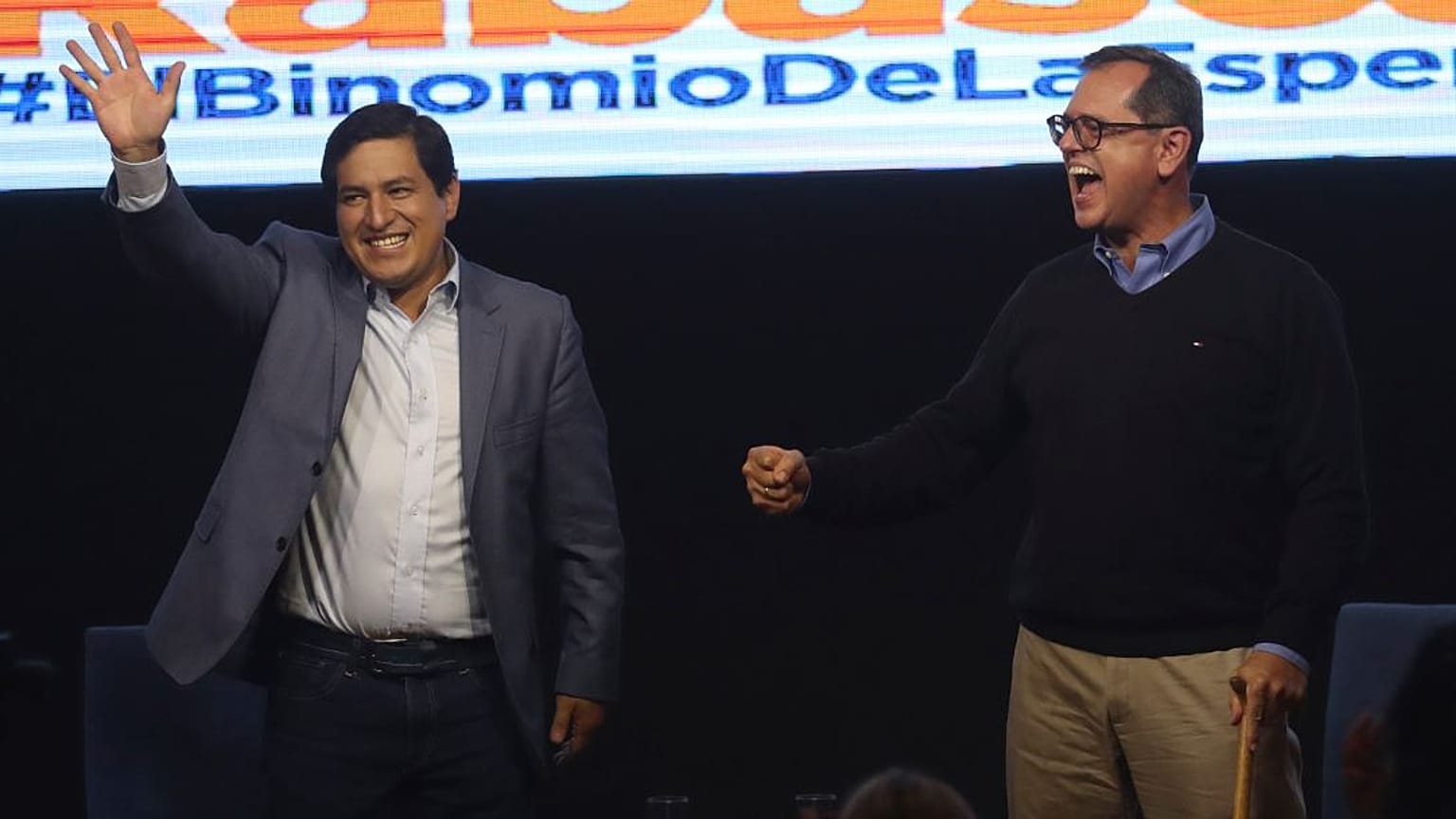 Andrés Aráuz y su compañero de fórmula Carlos Rabascall celebran los resultados. Quito, Ecuador