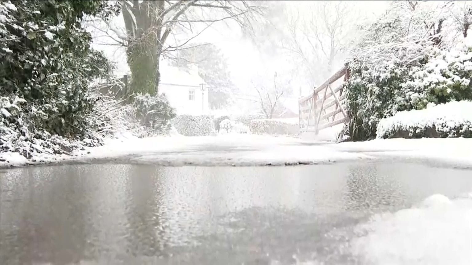 Heavy snow covers large parts of northern and central Germany