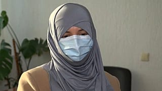Aus Syrien in die Ukraine heimgekehrte Frau, die sagt: "Der IS war eine Falle"