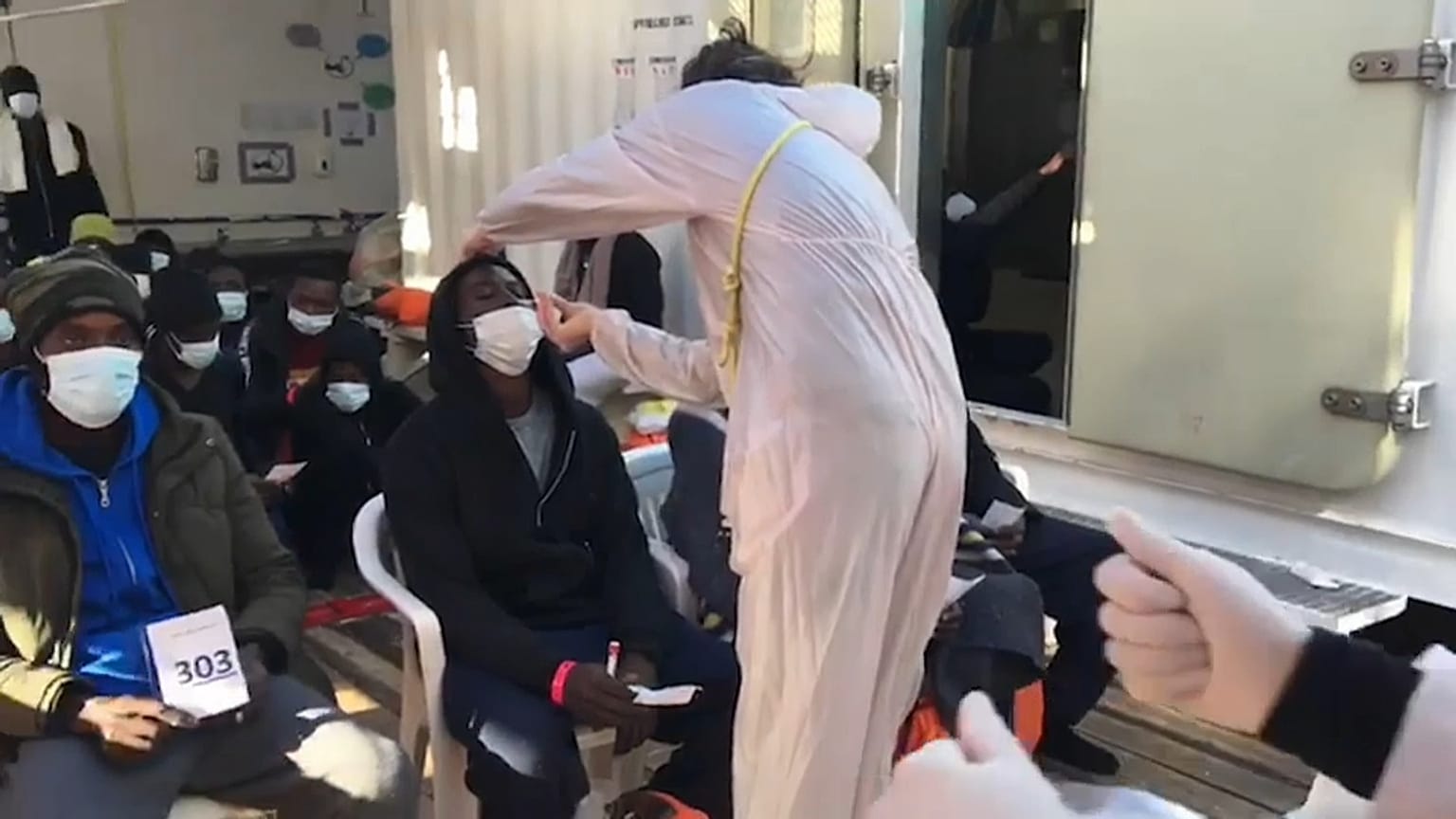 Ιταλία: Σε covid test υπεβλήθηκαν διασωθέντες μετανάστες 