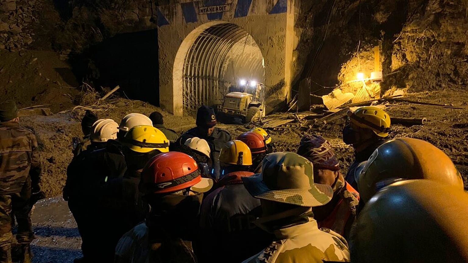 Himalayalarda buzul felaketi: Ölü sayısı 26'ya yükseldi; 165 kişi kayıp