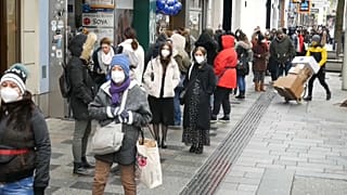 Shops reopen in Vienna, Austria