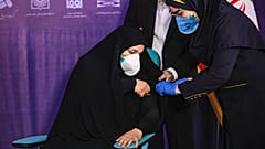 بدء حملة التلقيح ضد فيروس كورونا - إيران
