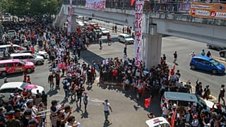 A tömegbe lőttek a rendőrök Mianmarban