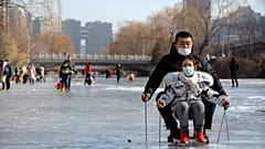 Mann und Kind in Peking.