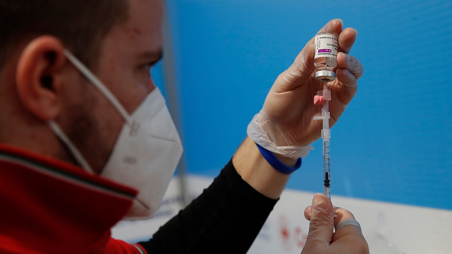 Covid-19 : Bruxelles reconnaît avoir été "trop optimiste" sur les livraisons de vaccins