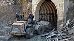 عملیات نجات کارگران به دام افتاده در تونل در شمال هند