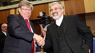 اولی هاینونن در کنار علیاصغر سلطانیه ۲۰۱۰