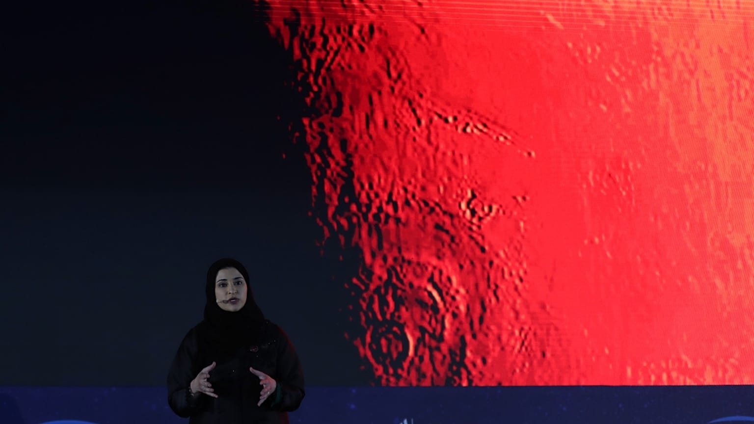 الباحثة الإماراتية سارة الأميري