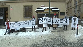 Школьники на митинге в Праге