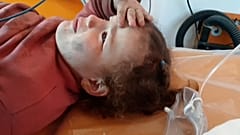 Die vierjährige Sumaya nach ihrer Rettung aus einem Brunnenschacht