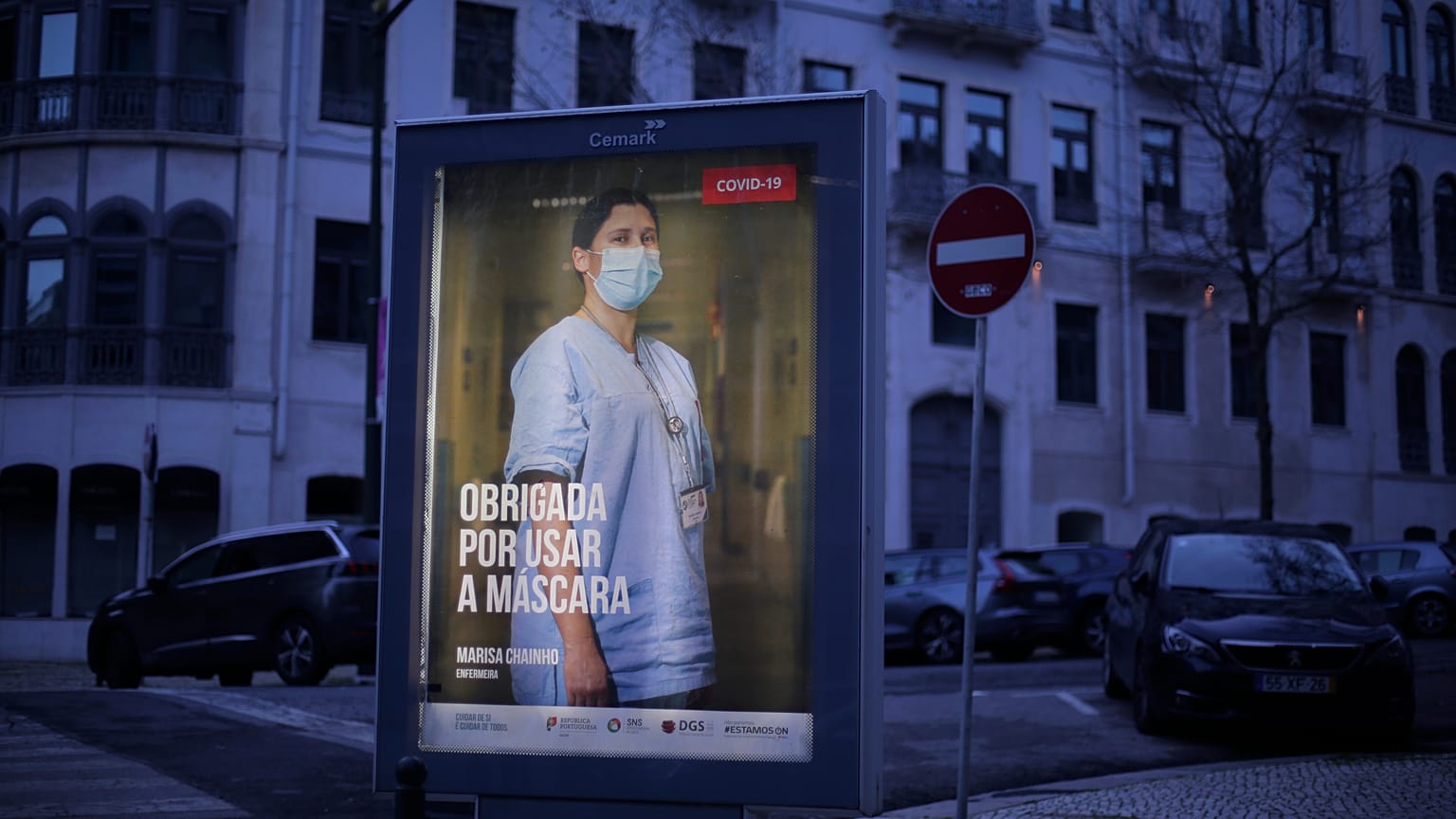 Nurses in Lisbon demonstrate against career freeze