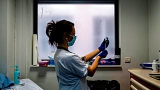استفاده از واکسن کرونا در فرانسه