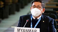 Birleşmiş Milletler Cenevre Ofisi nezdinde Myanmar Daimi Temsilcisi Myint Thu, BM İnsan Hakları Konseyi toplantısında konuşuyor