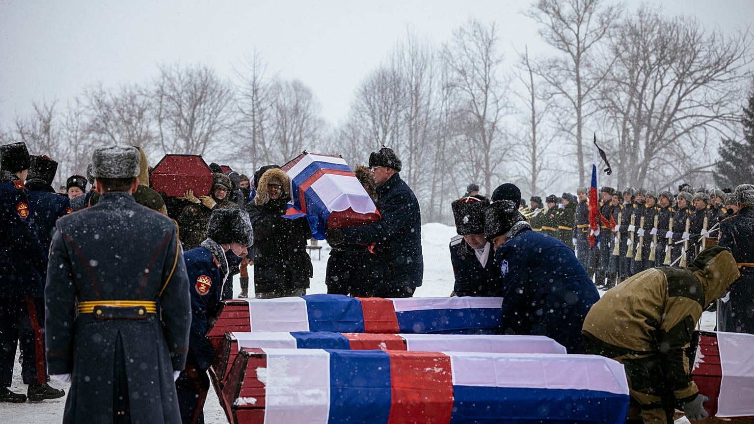 Rusia y Francia entierran juntos los restos de 120 soldados caídos en la famosa batalla de Viazma
