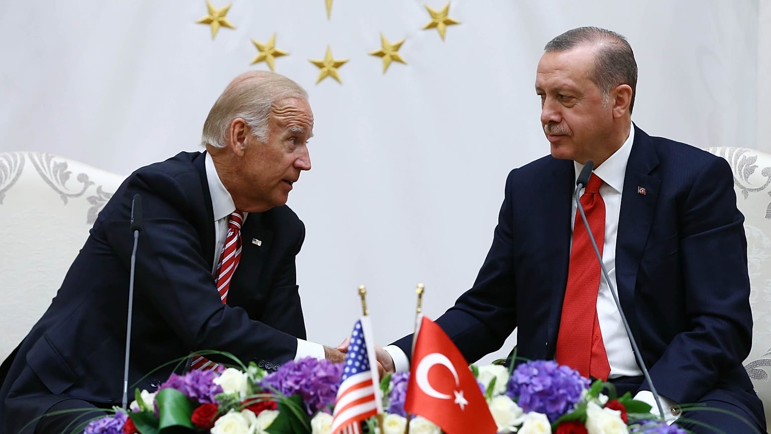 ABD Başkanı Joe Biden, 15 Temmuz darbe girişimi sonrası 2016 yılının Ağustos ayında Türkiye ziyaretinde Erdoğan ile bir araya gelmişti.