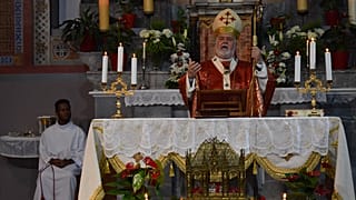 Δοξολογία στο Ναό Μεταστάσεως της Θεοτόκου της Καθολικής Εκκλησίας Μυτιλήνης, για τον Άγιο Βαλεντίνο (φωτογραφία αρχείου).