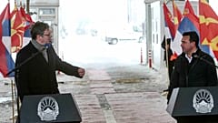 Il presidente serbo Aleksandar Vucic e il primo ministro delle Macedonia del Nord, Zoran Zaev