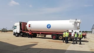 Tanque de oxigénio angolano ruma esta segunda-feira a Moçambique