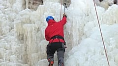 Für ganz Wagemutige: Klettern an der Eiswand bei minus 10 Grad