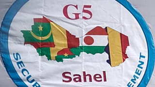 القوة المشتركة جي 5 الساحل، الدول الأعضاء بوركينا فاسو وتشاد ومالي وموريتانيا والنيجر معلقة في المقر الجديد للقوة المشتركة الساحل في باماكو.