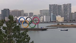 Deux touristes japonais portent les couleurs olympiques du Cap-Vert