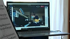 Aula de piano à distância