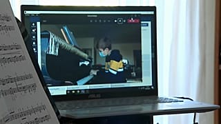 Aula de piano à distância