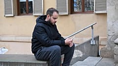 مغني راب إسباني يتحصن داخل حرم جامعة لمنع الشرطة من توقيفه