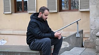 مغني راب إسباني يتحصن داخل حرم جامعة لمنع الشرطة من توقيفه