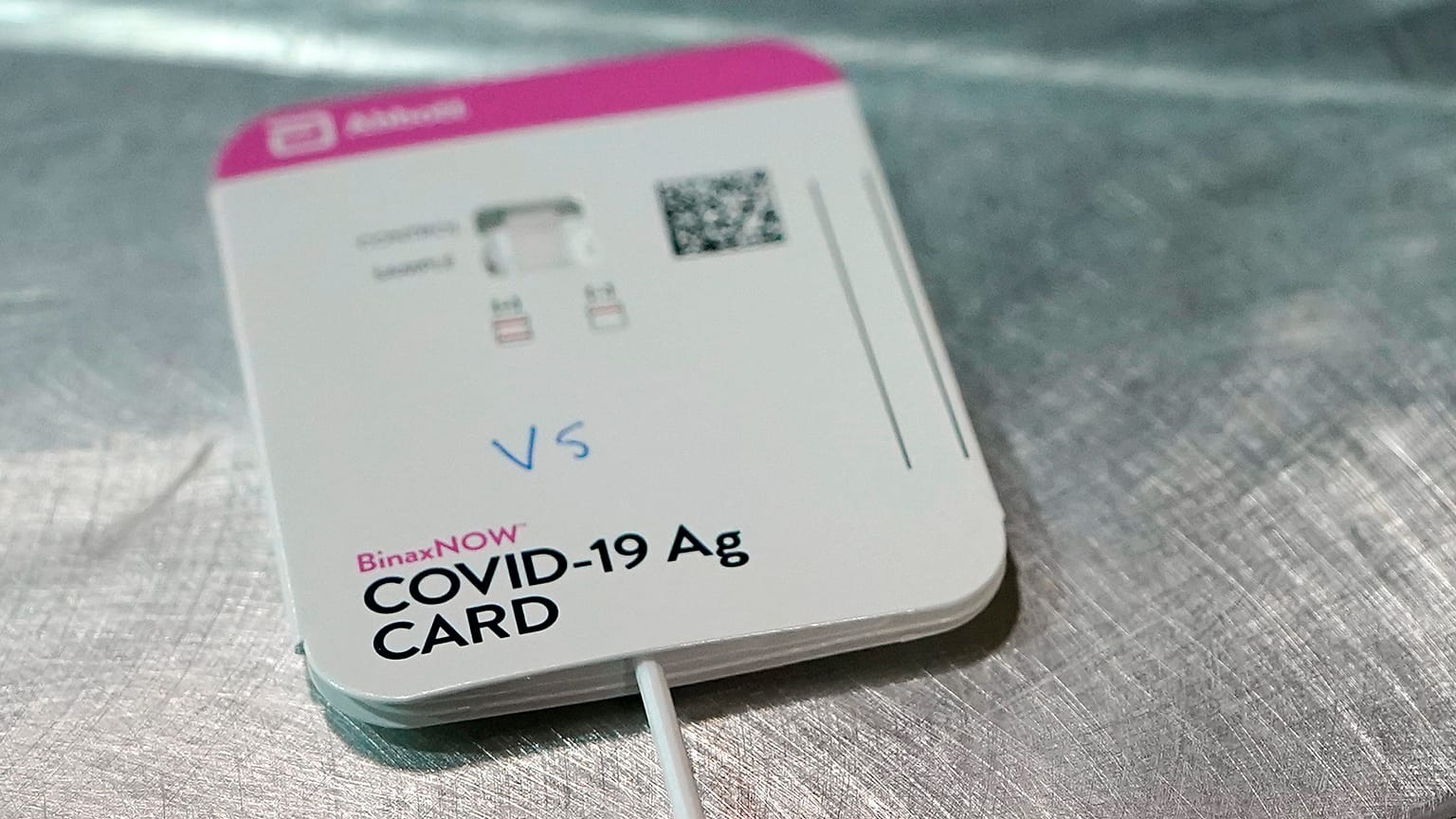 Laboratuvarlarda yaşanan Covid-19 testi yoğunluğu nedeniyle BinaxNOW hızlı test kitlerinin salgınının yayılmasını önlemede etkin olacağı düşünülüyordu