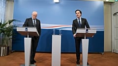 Hollanda Başbakanı Mark Rutte ile Adalet ve Güvenlik Bakanı Ferd Grapperhaus, Covid-19 önlemleriyle ilgili basın toplantısı düzenledi