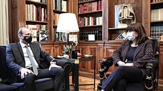 Υπουργός Άμυνας Κύπρου συνάντηση με την Πρόεδρο της Ελληνικής Δημοκρατίας