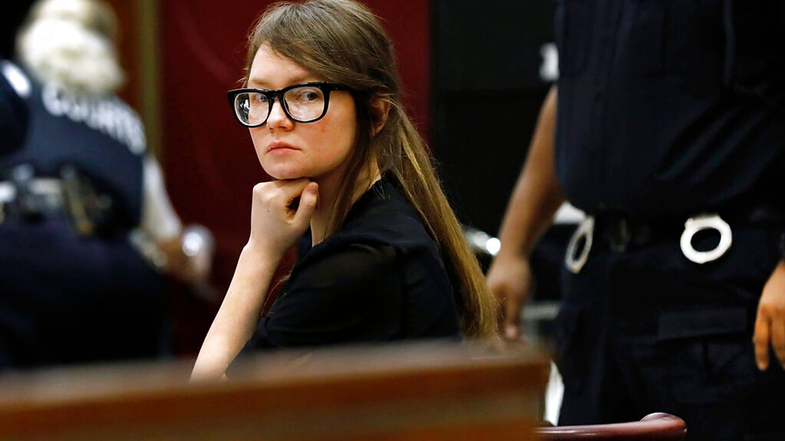 Anna Sorokin, die behauptete, eine deutsche Erbin zu sein, sitzt im New York State Supreme Court in New York, USA, 25.04.2019