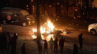 В Нидерландах действует один из самых строгих локдаунов в Европе. Недовольство выливается в уличные протесты. 
