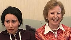 شاهزاده لطیفه در کنار مری رابینسون، گزارشگر سابق حقوق بشر سازمان ملل در سال ۲۰۱۸ 
